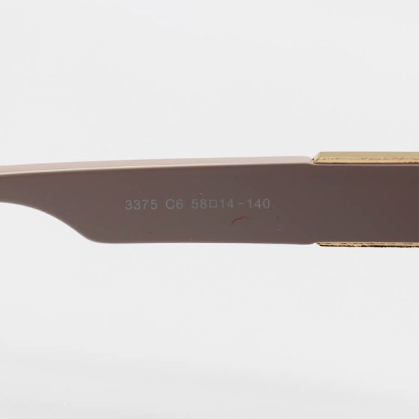 عکس از عینک آفتابی louis vuitton مربعی شکل، کرمی رنگ و لنز بنفش سایه روشن مدل 3375