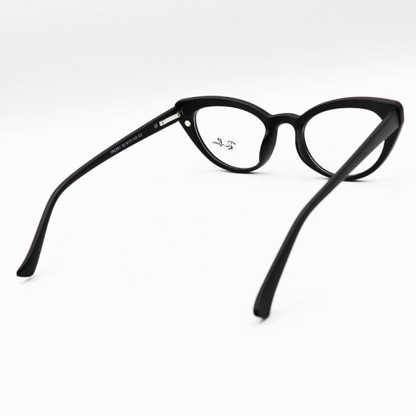 عکس از عینک طبی چند کاوره با فریم رنگ مشکی، چشم گربه ای، از جنس کائوچو و دسته فنری مدل tr2351