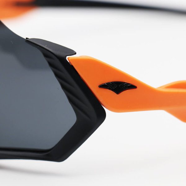 عکس از عینک ورزشی با فریم مشکی و نارنجی رنگ، 3 لنز قابل تعویض و تجهیزات کامل مدل 9317-c6