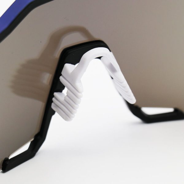 عکس از عینک ورزشی با فریم مشکی و بنفش رنگ، 3 لنز قابل تعویض و تجهیزات کامل مدل 8119-c5