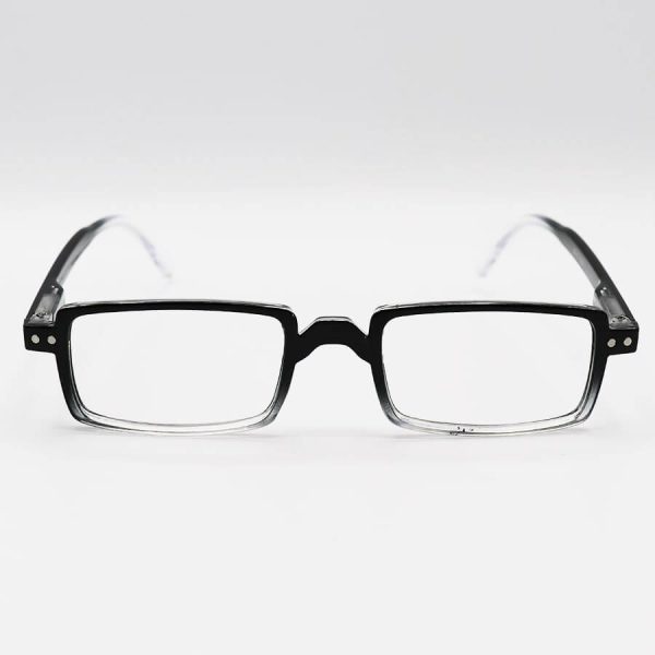 عکس از عینک مطالعه نزدیک بین با فریم رنگ مشکی، شکل مستطیلی و دسته فنری مدل 22-10