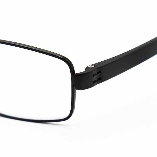 عکس از عینک مطالعه نزدیک بین با فریم مستطیلی شکل و دسته مشکی رنگ مدل r1658