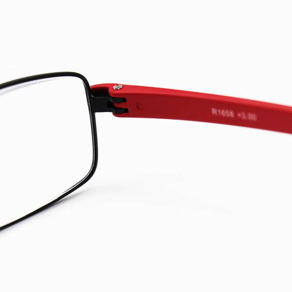عکس از عینک مطالعه نزدیک بین با فریم مستطیلی شکل و دسته قرمز رنگ مدل r1658