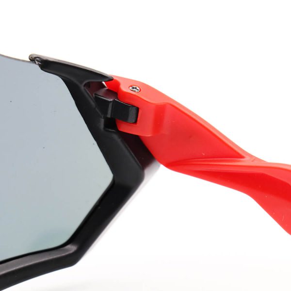 عکس از عینک ورزشی با فریم مشکی و قرمز رنگ، 3 لنز قابل تعویض و تجهیزات کامل مدل 9317-c9