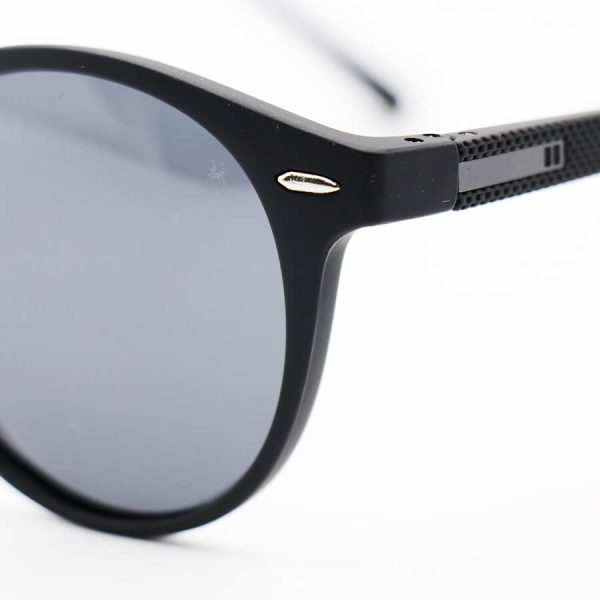 عکس از عینک آفتابی اوگا مورل با فریم گرد، مشکی رنگ، عدسی پلاریزه و دودی تیره مدل 58994