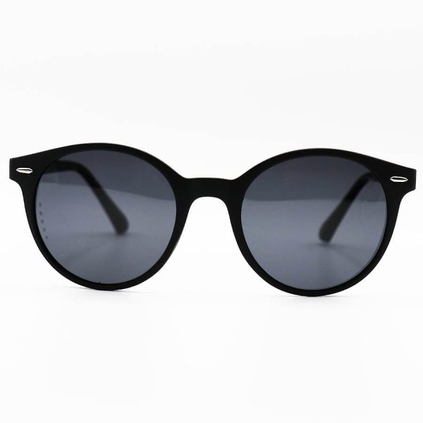 عکس از عینک آفتابی oga morel با فریم گرد، مشکی رنگ، عدسی پلاریزه و دودی تیره مدل 58994
