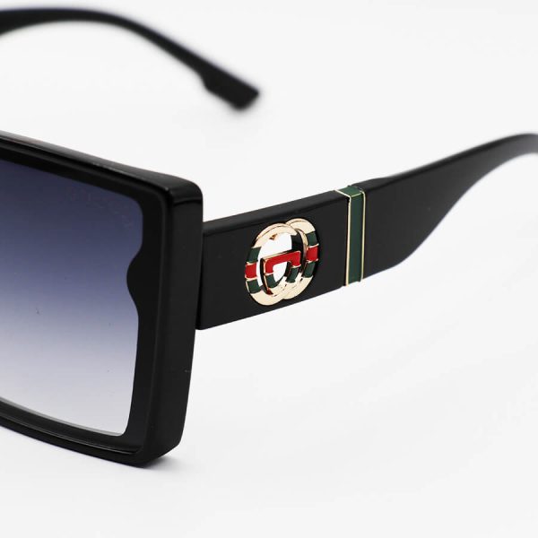 عکس از عینک آفتابی مربعی gucci با فریم مشکی رنگ، از جنس کائوچو و لنز دودی هایلایت مدل 3374