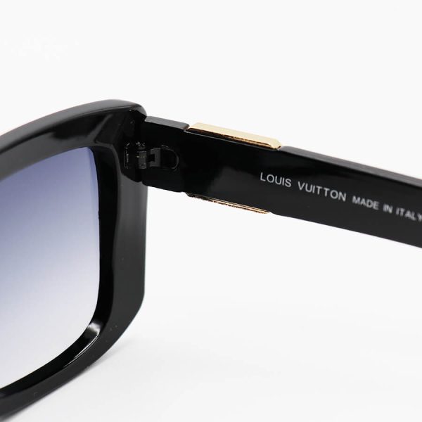 عکس از عینک آفتابی louis vuitton مربعی شکل، مشکی رنگ و لنز دودی سایه روشن مدل 3375