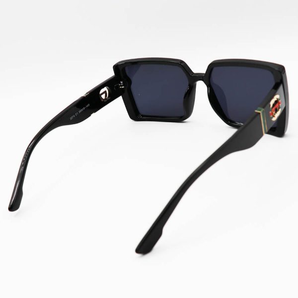 عکس از عینک آفتابی مربعی گوچی با فریم مشکی رنگ، از جنس کائوچو و لنز دودی تیره مدل 3374