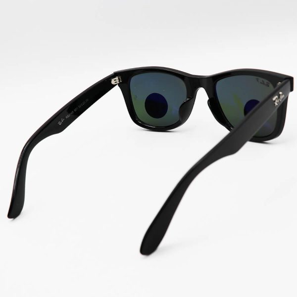 عکس از عینک آفتابی ویفرر ریبن با فریم مشکی براق، لنز پلاریزه، از جنس سنگ و آنتی رفلکس مدل rb2140