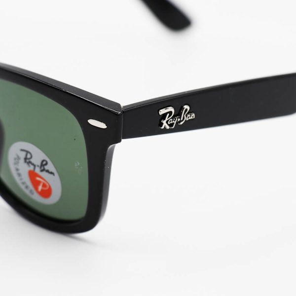عکس از عینک آفتابی ویفرر ریبن با فریم مشکی براق، لنز پلاریزه، از جنس سنگ و آنتی رفلکس مدل rb2140