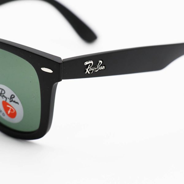 عکس از عینک آفتابی ویفرر ریبن با فریم مشکی مات، عدسی پلاریزه، از جنس شیشه ای و آنتی رفلکس مدل rb2140