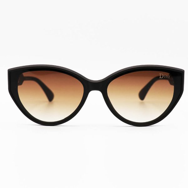 عکس از عینک آفتابی زنانه گربه ای با فریم رنگ قهوه ای مات و عدسی قهوه ای هایلایت dior مدل 5111