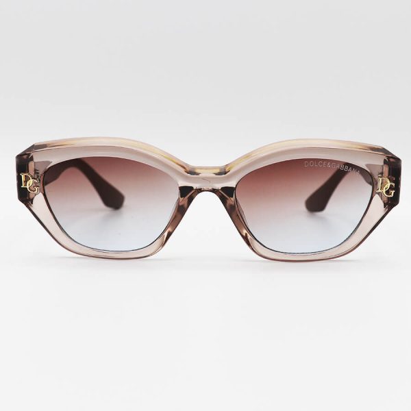 عکس از عینک آفتابی با فریم عسلی رنگ، بیضی شکل، دسته قهوه ای و لنز هایلایت دولچه گابانا مدل 6087