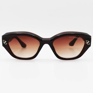عکس از عینک آفتابی با فریم قهوه ای رنگ، بیضی شکل و لنز قهوه ای سایه روشن Dolce & Gabbana مدل 6087