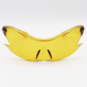 عکس از عینک آفتابی فانتزی اوکلی با فریم طرح کوسه ای، فریم لس و قهوه ای رنگ مدل KS700