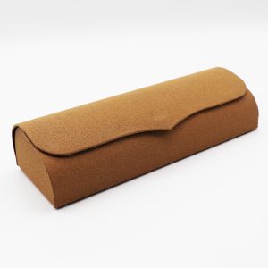 عکس از قاب عینک قهوه ای رنگ، مستطیلی شکل، درب مگنتی و از جنس مخملی مدل 992636
