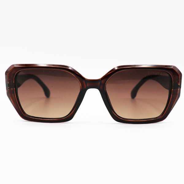 عکس از عینک آفتابی tiffany با فریم مستطیلی شکل، قهوه ای رنگ و لنز قهوه ای سایه روشن مدل a80043