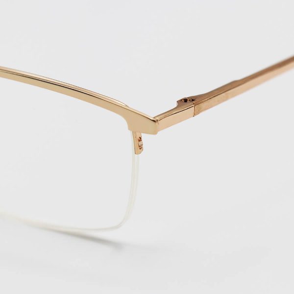 عکس از عینک مطالعه نزدیک بین نیم فریم، مستطیلی شکل، طلایی رنگ و دسته فنری مدل 1019