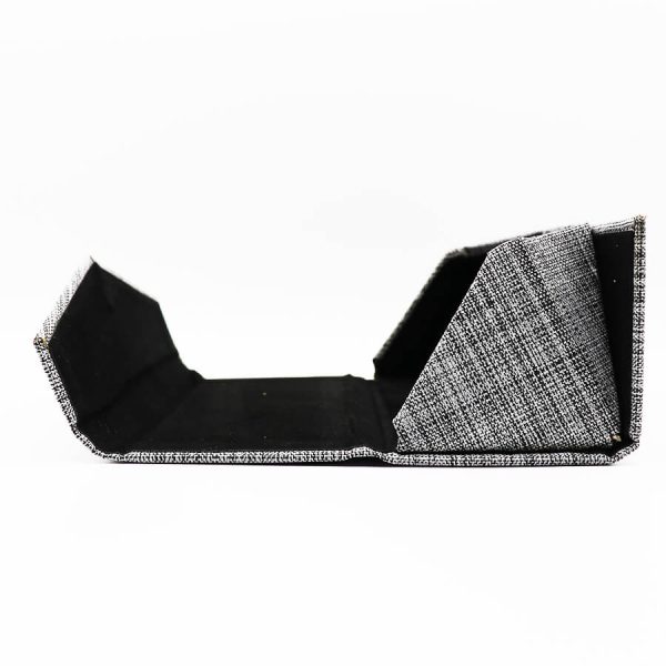 عکس از کیف عینک کتابی و مثلثی شکل با رنگ طوسی (تاشو) مدل 992600