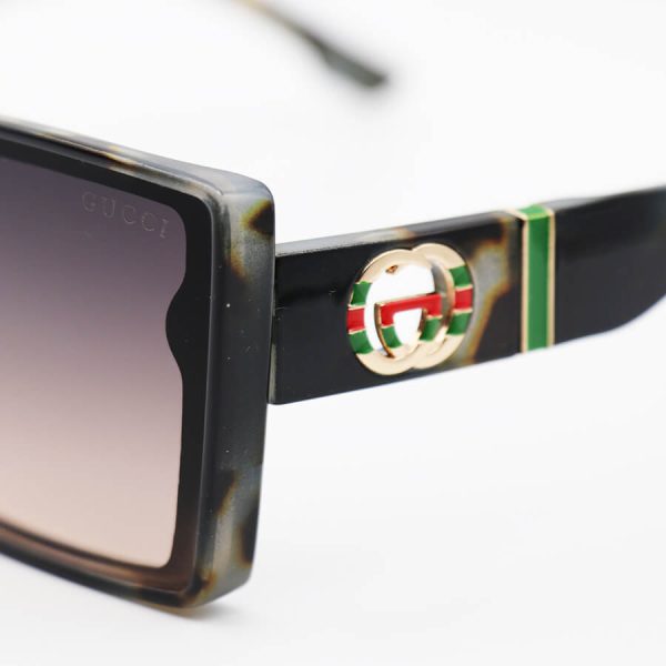 عکس از عینک آفتابی مربعی شکل gucci با فریم هاوانا، از جنس کائوچو و لنز قهوه ای هایلایت مدل 3374