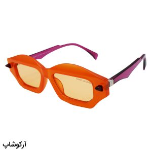 عکس از عینک آفتابی مستطیلی marc jacobs با فریم نارنجی، دسته بنفش و لنز نارنجی مدل shab405
