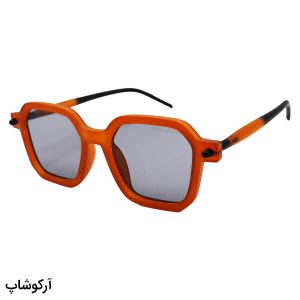 عکس از عینک آفتابی مربعی با فریم نارنجی مات، طرح نقطه ای و دسته مدادی مارک جیکوبز مدل nog01