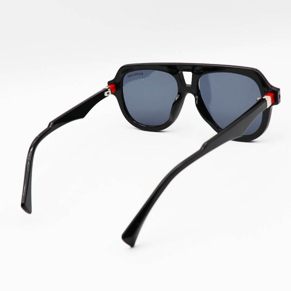 عکس از عینک آفتابی بالنسیاگا با فریم خلبانی، مشکی و قرمز رنگ و عدسی دودی تیره مدل sha601