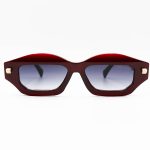 عکس از عینک آفتابی مستطیلی MARC JACOBS با فریم زرشکی، دسته مشکی و لنز سایه روشن مدل SHAB405