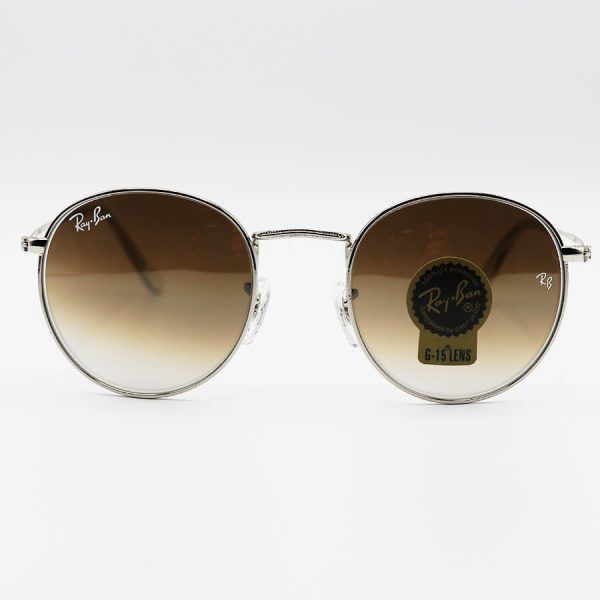 عکس از عینک آفتابی ریبن با فریم گرد، نقره ای رنگ، عدسی سنگ و رنگ قهوه ای سایه روشن مدل 3447