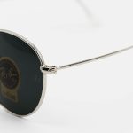 عکس از عینک آفتابی RAY-BAN با فریم گرد، نقره ای رنگ، عدسی سنگ و رنگ دودی تیره مدل 3447