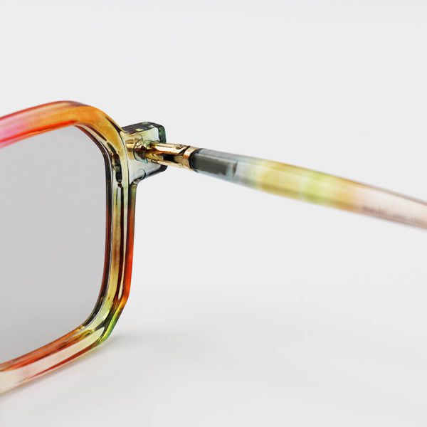 عکس از عینک آفتابی مارک جیکوبز با فریم مربعی شکل، چند رنگ، طرح نقطه ای و دسته مدادی مدل nog01