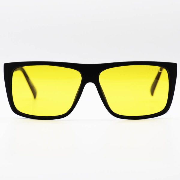 عکس از عینک دید در شب پلاریزه با فریم مستطیلی شکل، مشکی مات و لنز زرد رنگ deselz مدل 18176