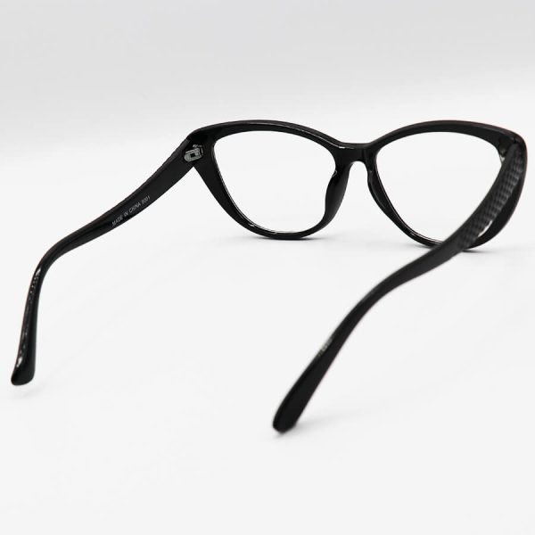 عکس از عینک مطالعه زنانه نزدیک بین با فریم مشکی رنگ و شکل چشم گربه ای مدل 9001