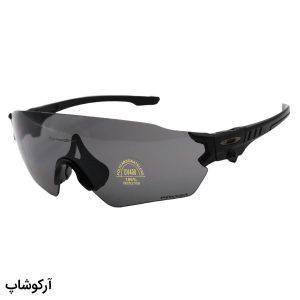 عکس از عینک ورزشی اوکلی با فریم مشکی رنگ، 4 کاور لنز قابل تعویض و تجهیزات کامل مدل OO9328-02