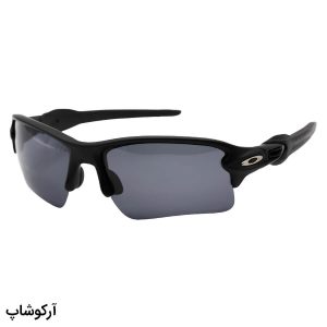عکس از عینک ورزشی OAKLEY با فریم مشکی مات، 5 کاور لنز قابل تعویض و تجهیزات کامل مدل OO9188-1