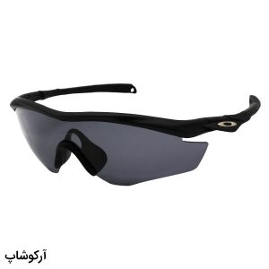 عکس از عینک ورزشی OAKLEY با فریم مشکی مات، 5 کاور لنز قابل تعویض و تجهیزات کامل مدل OO9343-01