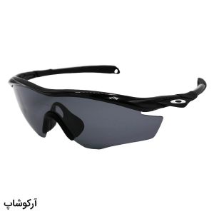 عکس از عینک ورزشی OAKLEY با فریم مشکی براق، 5 کاور لنز قابل تعویض و تجهیزات کامل مدل OO9343-03
