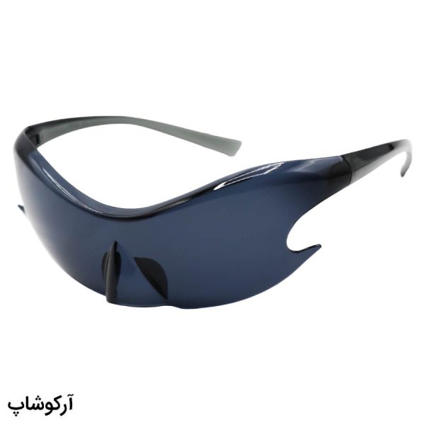 عکس از عینک آفتابی فانتزی chanel با فریم مشکی رنگ، عدسی دودی تیره و طرح نقاب مدل kh02