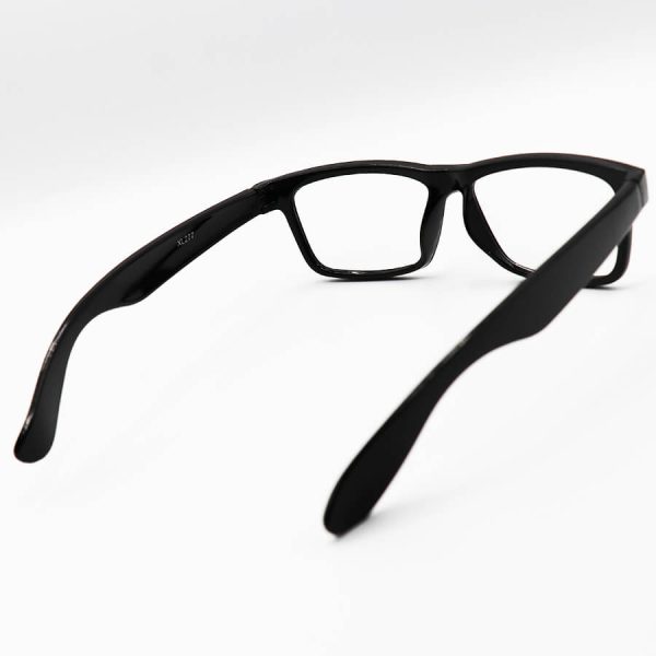 عکس از عینک مطالعه نزدیک بین با فریم مشکی رنگ، مستطیلی شکل و دسته پهن مدل xl277