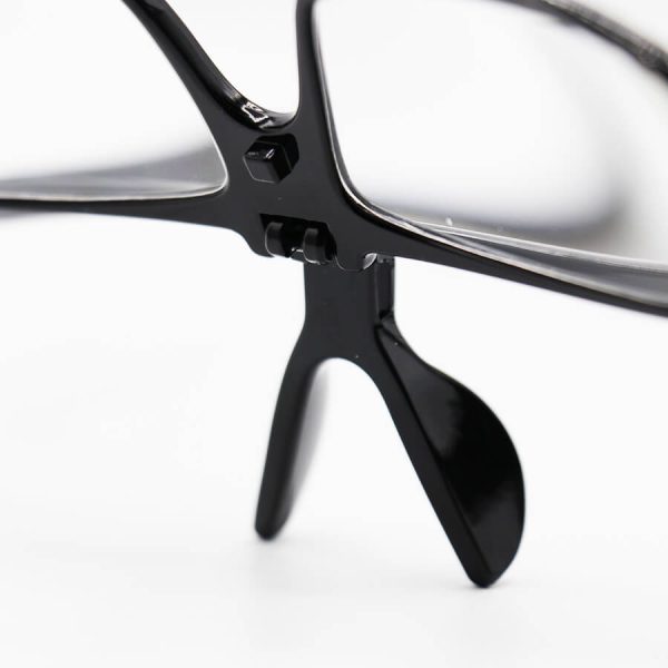 عکس از عینک مطالعه نزدیک بین با فریم رنگ مشکی، طرح رو عینکی و دسته فنردار مدل zy8829