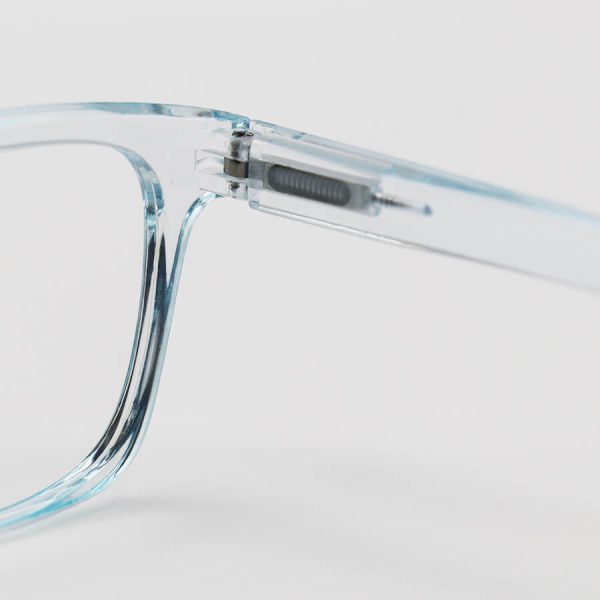 عکس از عینک مطالعه نزدیک بین با فریم آبی رنگ، مستطیلی شکل و دسته فنری مدل 8987