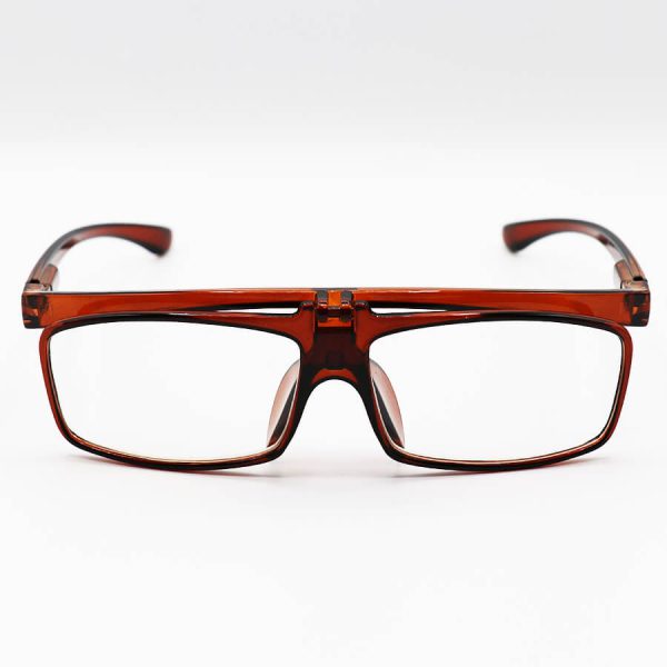 عکس از عینک مطالعه نزدیک بین با فریم رنگ قهوه ای، طرح رو عینکی و دسته فنردار مدل zy8829