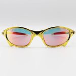 عکس از عینک آفتابی OAKLEY با فریم طلایی رنگ، لنز آینه ای و قرمز رنگ (سایز بزرگ) مدل W2236