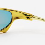 عکس از عینک آفتابی OAKLEY با فریم طلایی رنگ، لنز آینه ای و قرمز رنگ (سایز بزرگ) مدل W2236