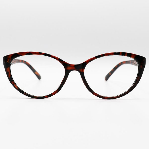عکس از عینک مطالعه زنانه نزدیک بین با فریم قهوه ای تیره، پلنگی و گربه ای شکل مدل xs5310