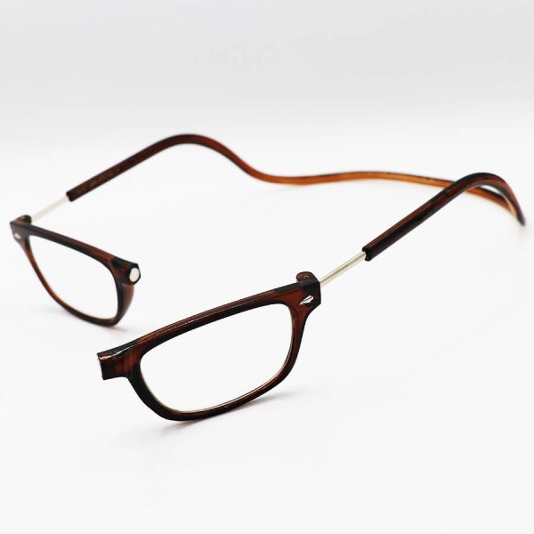 عکس از عینک مطالعه نزدیک بین با فریم مگنتی و آهنربایی، قهوه ای رنگ و رو گردنی مدل 221