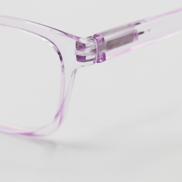 عکس از عینک مطالعه نزدیک بین با فریم بنفش رنگ، مستطیلی شکل و دسته فنری مدل 8987