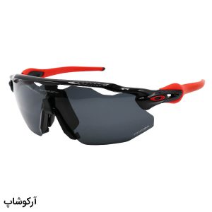 عکس از عینک ورزشی اوکلی با فریم مشکی و قرمز، 5 کاور لنز قابل تعویض و تجهیزات کامل مدل OO9442-0638