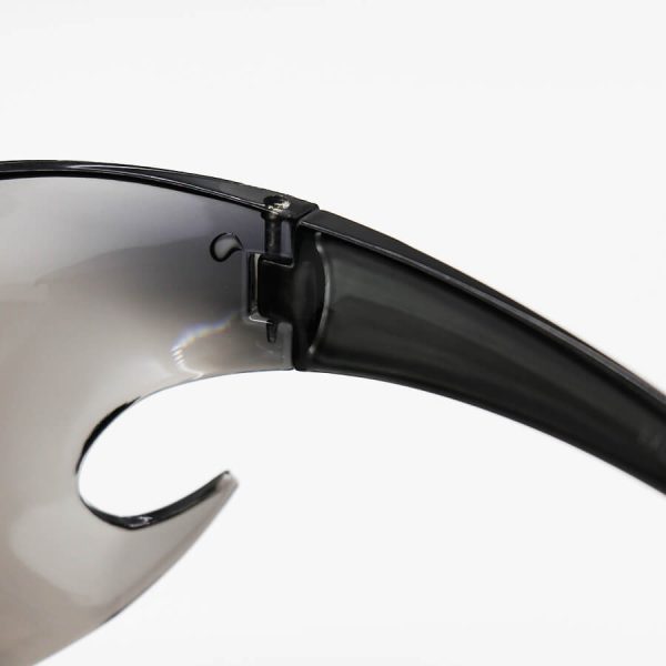 عکس از عینک آفتابی فانتزی balenciaga با فریم نقره ای رنگ، عدسی آینه ای و طرح نقاب مدل kh01